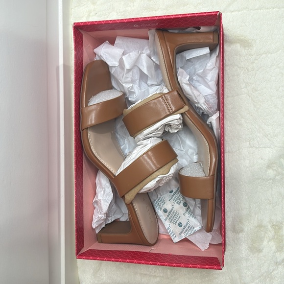 New! Kelly & Katie Carbren Cognac Sandal - Picture 12 of 13